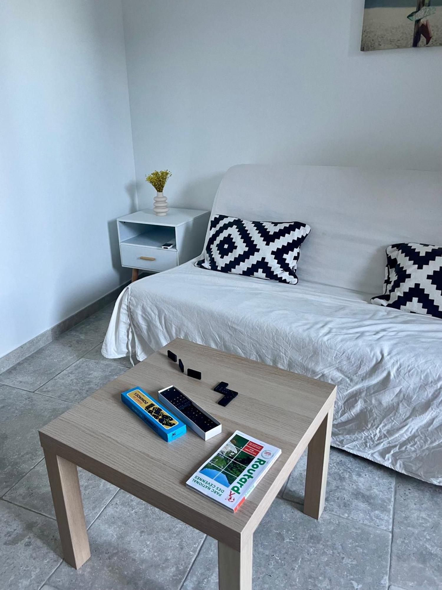 T2 Renove Avec Terrasse Au Coeur Des Cevennes Apartment Saint-Germain-de-Calberte Luaran gambar